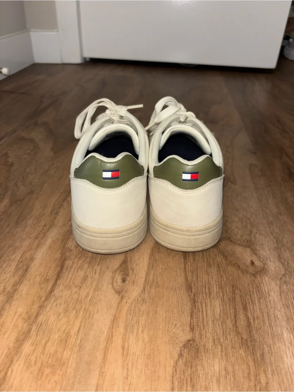 Tommy Hilfiger White Sneakers with Olive Heel Tab and Flag Detail